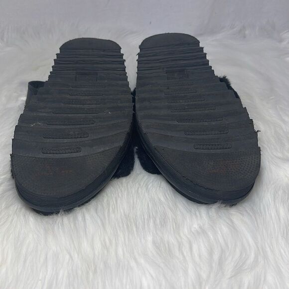 Dr. Martens Yelena Black Teddy Faux Fur Strap Lug Sole Sandals Sz 7 - Picture 9 of 9